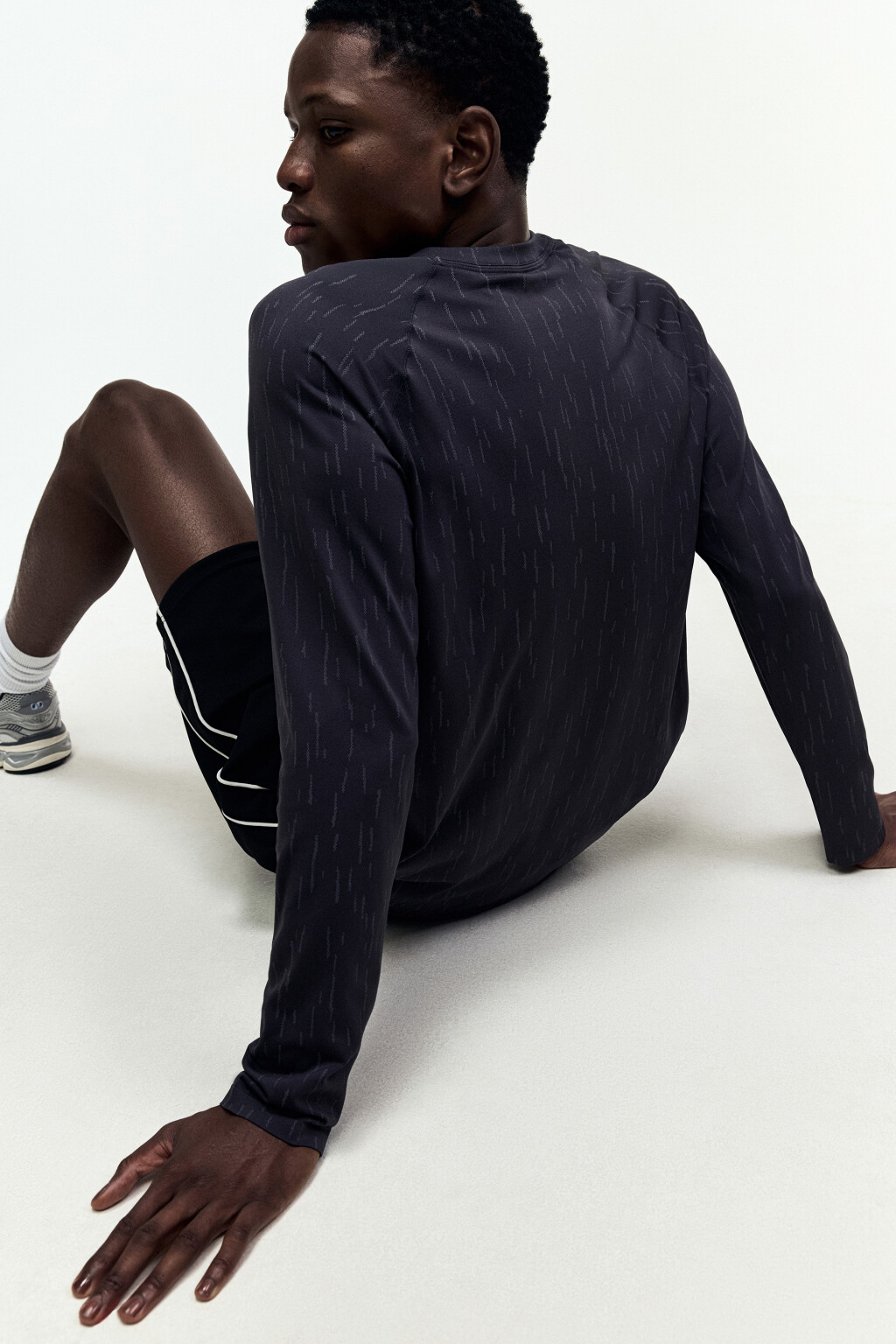 Лонгслив-рашгард спортивный бесшовный - цвет серый - 1