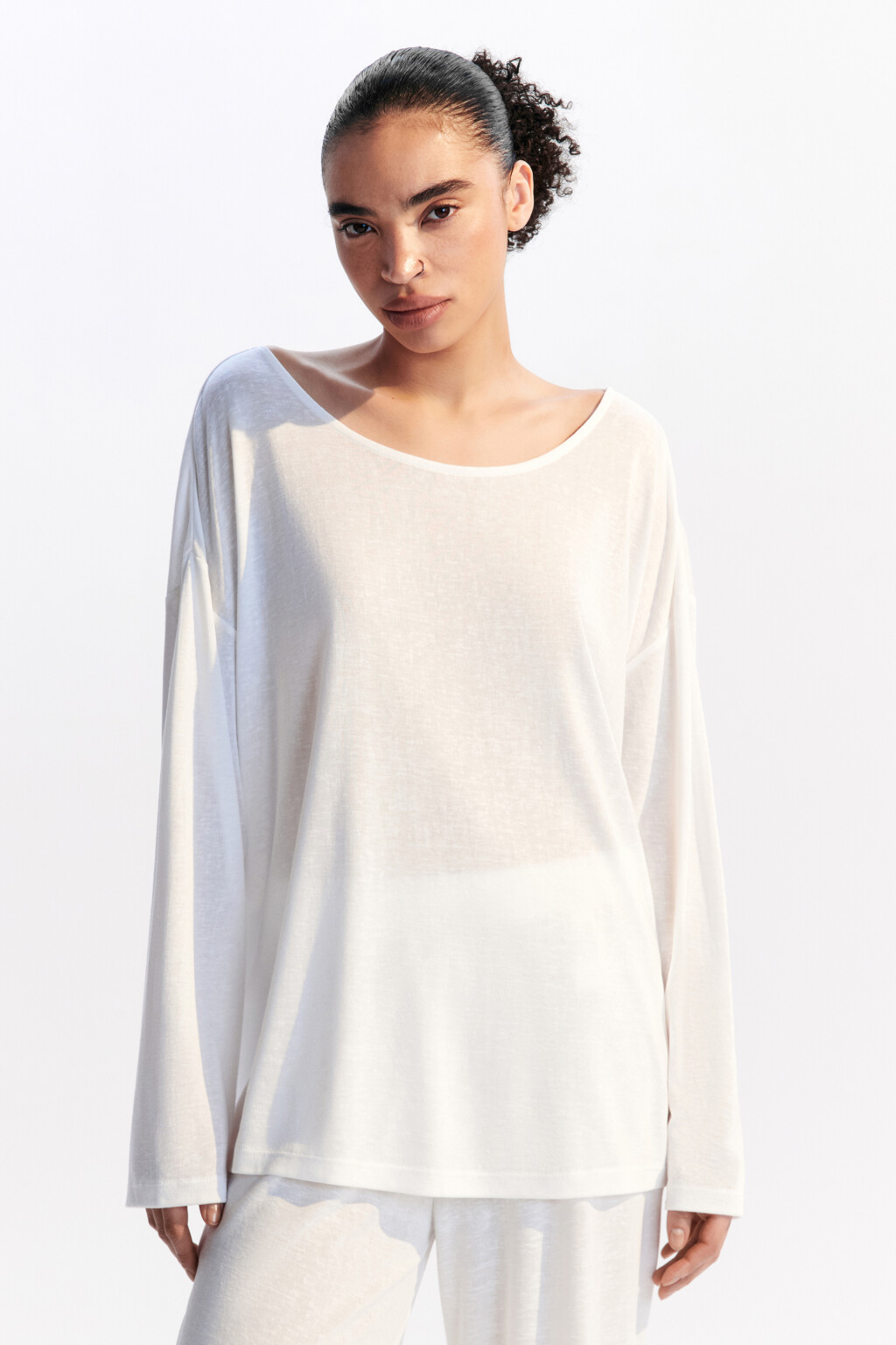 Лонгслив свободный пляжный из вискозы - цвет белый - 2