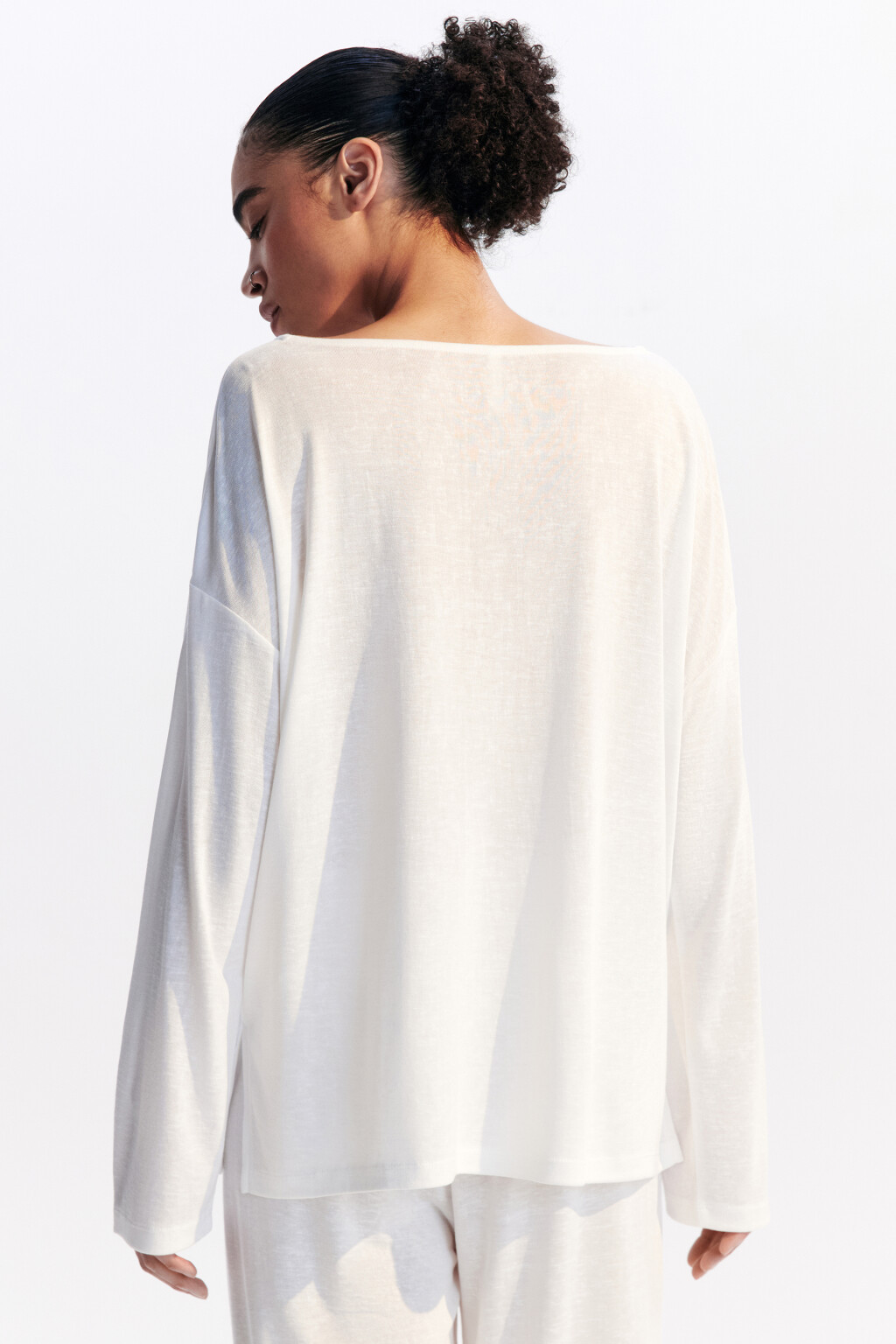 Лонгслив свободный пляжный из вискозы - цвет белый - 3
