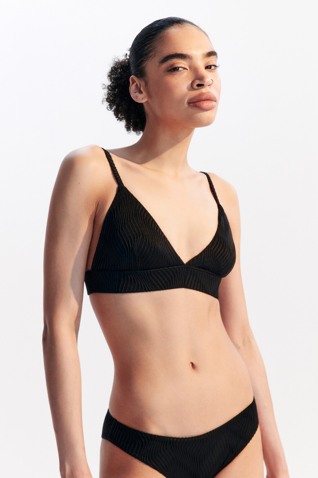 Лиф купальный из фактурной ткани - цвет черный - 2