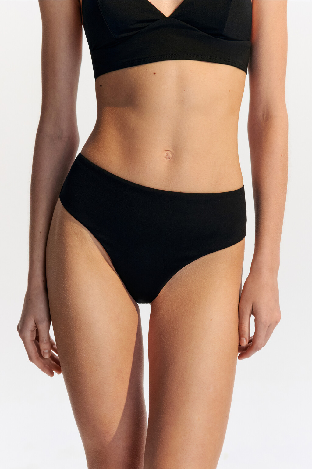 Трусы-слипы купальные с высокой посадкой - цвет черный - 1