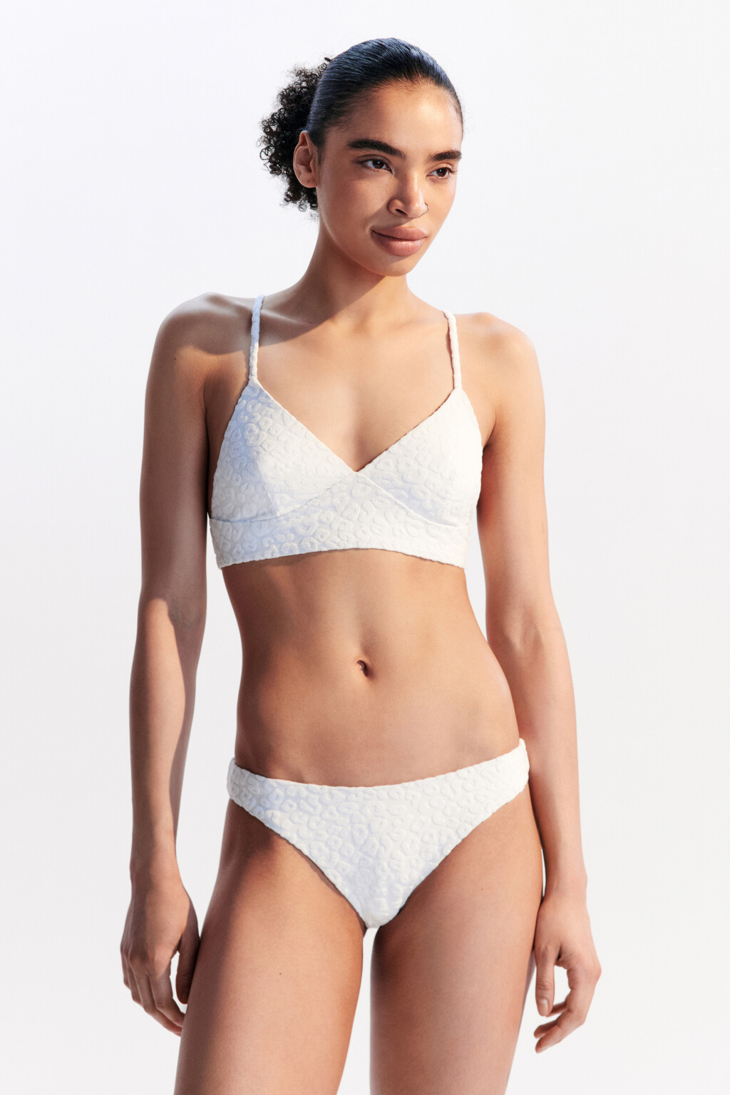 Трусы-слипы купальные из фактурной ткани - цвет ванильный - 4