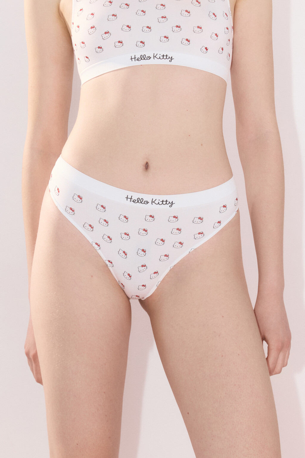 Трусы-стринги гладкие с принтом - цвет красный - 3