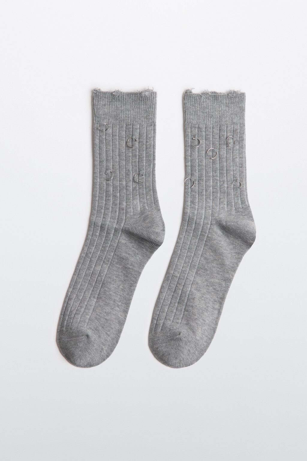 Носки высокие рваные с пирсингом - цвет серый - 1