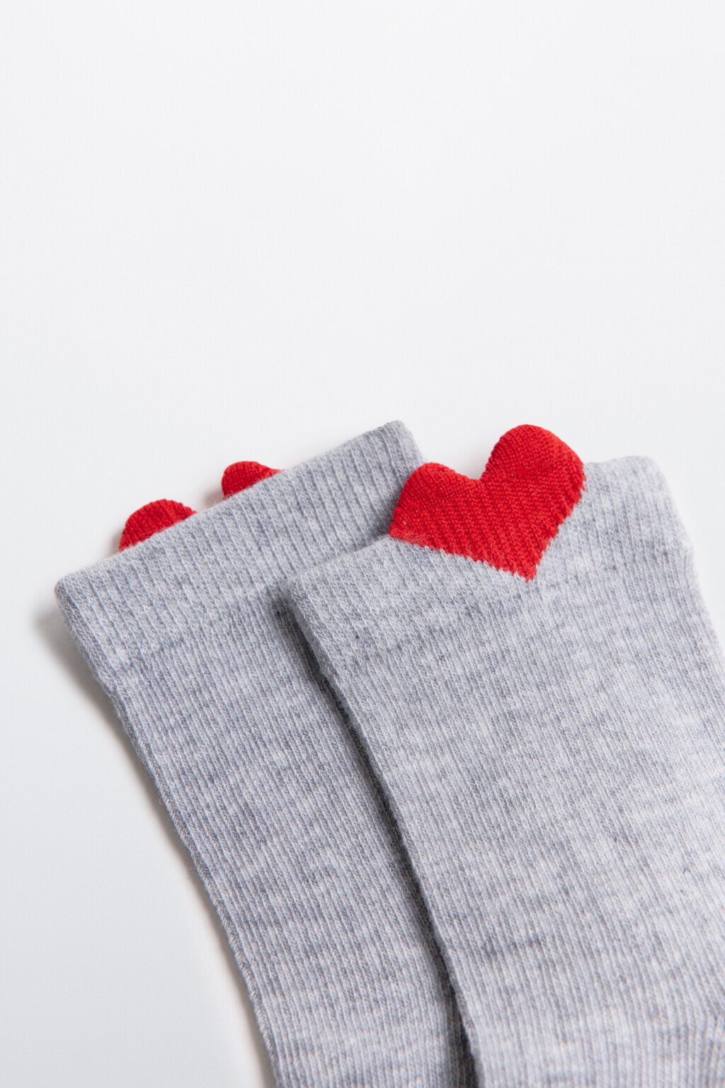 Носки длинные в рубчик с сердечком - цвет серый - 2