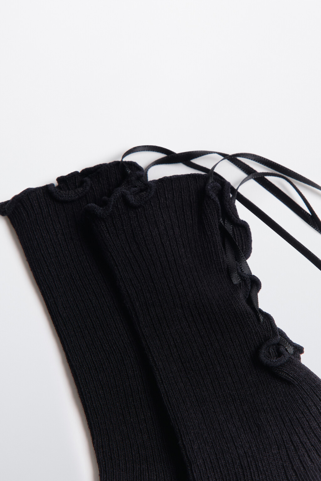 Носки с оборками и ленточками - цвет черный - 2