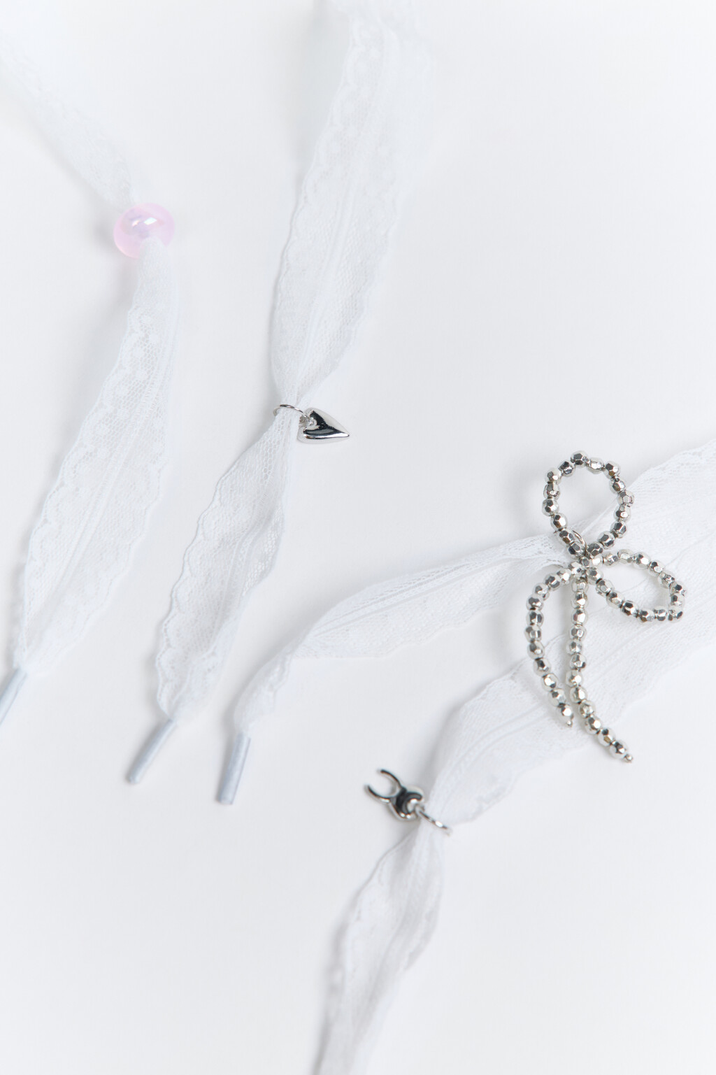 Шнурки кружевные с подвесками - цвет серый - 2