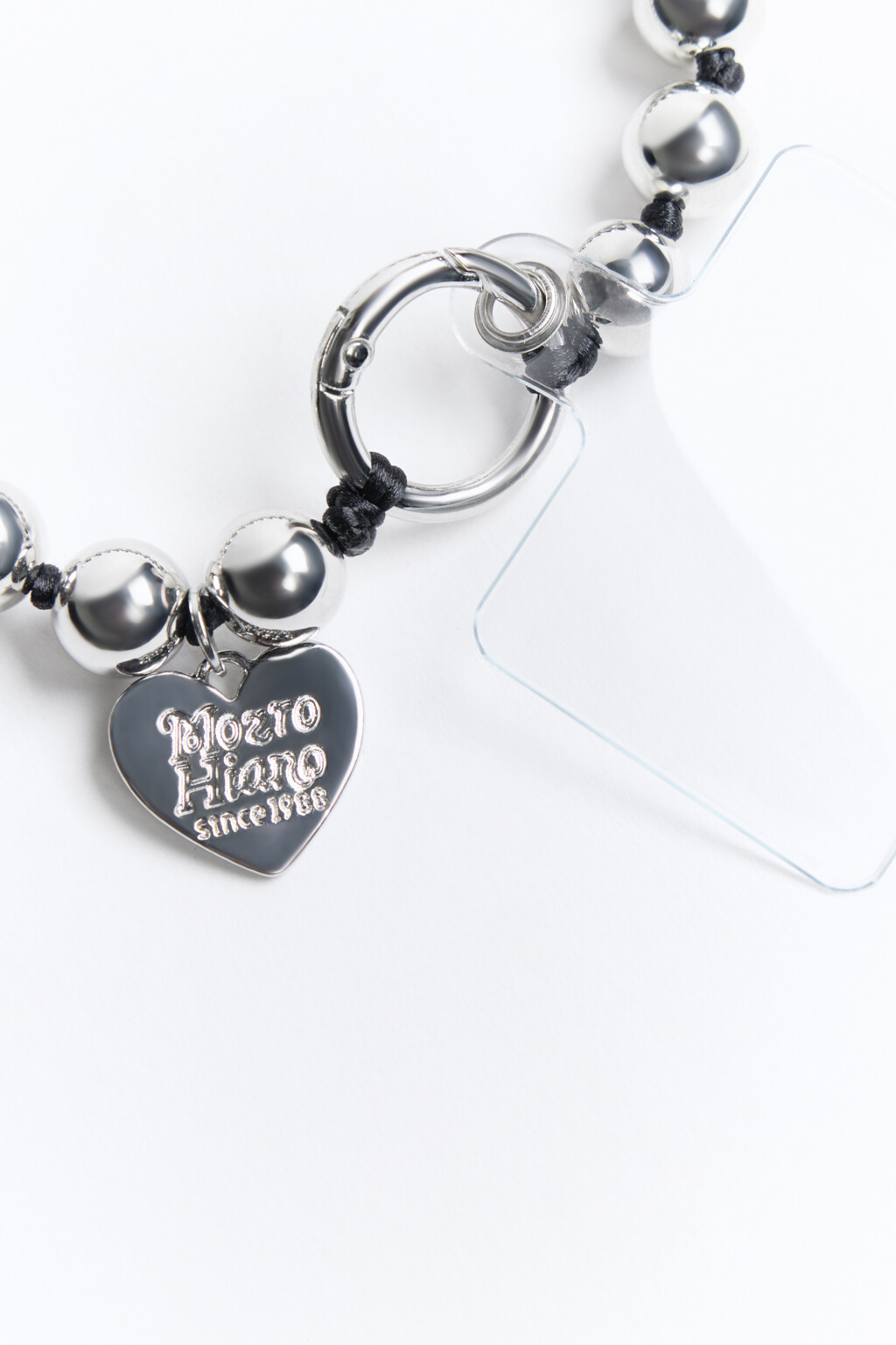 Брелок-обвес с бусинами и сердечком - цвет белый - 4