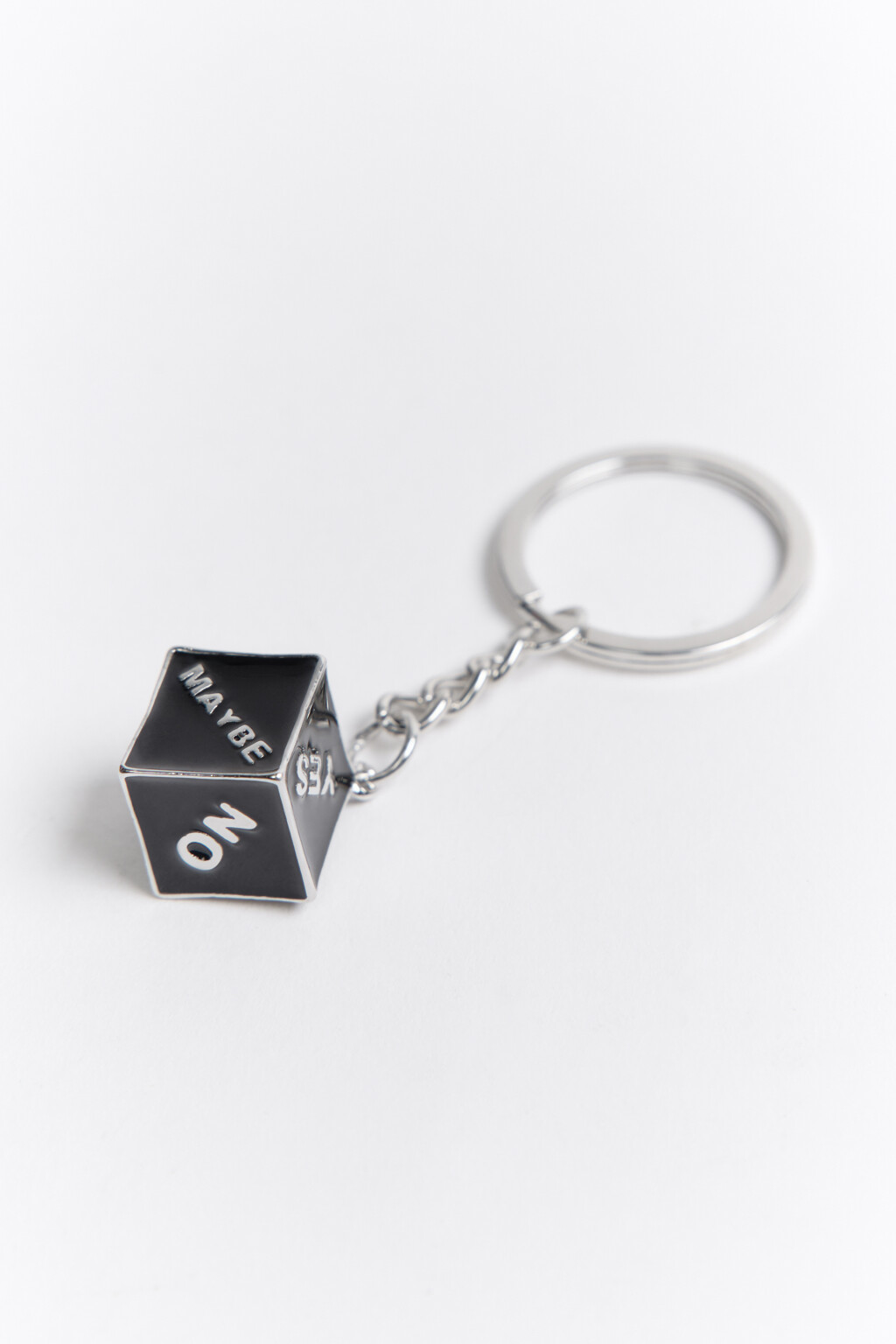 Брелок-обвес с гадальным кубиком - цвет серый - 2