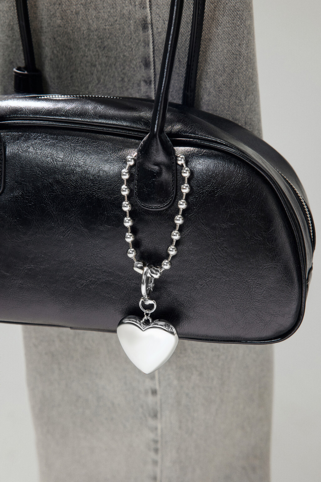 Брелок-обвес с сердечком - цвет серый - 1