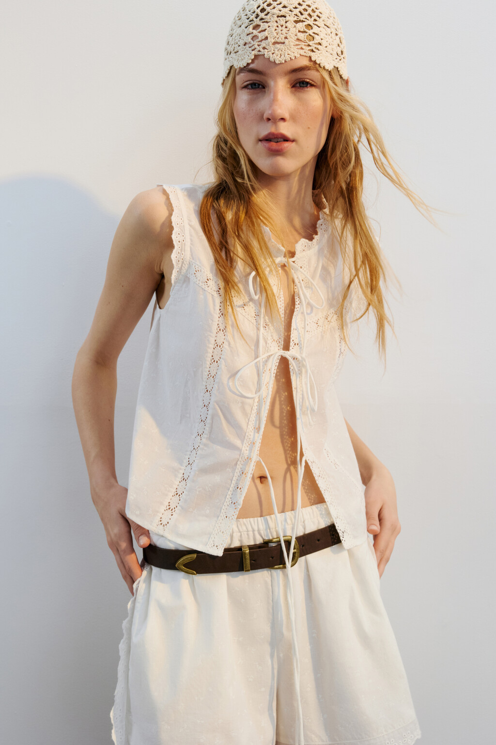 Шапка вязаная ажурная из хлопка - цвет молочный - 3