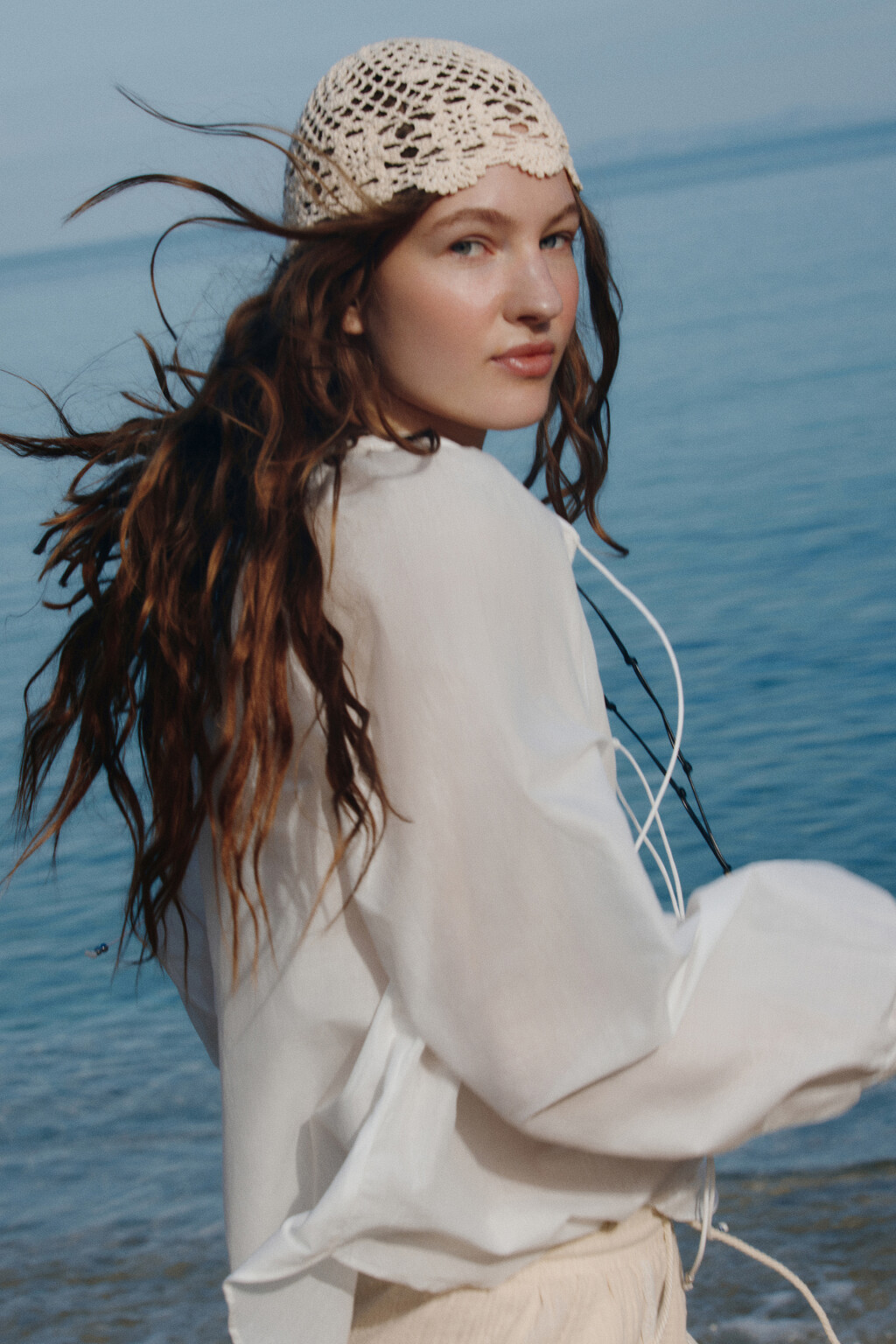 Шапка вязаная ажурная из хлопка - цвет молочный - 1