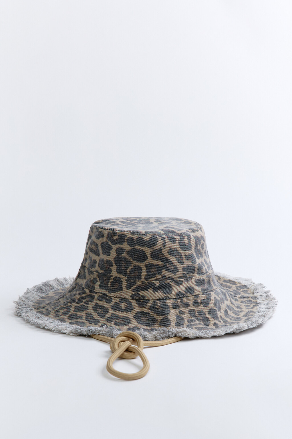 Панама с широкими полями и шнурком - цвет мультиколор - 1