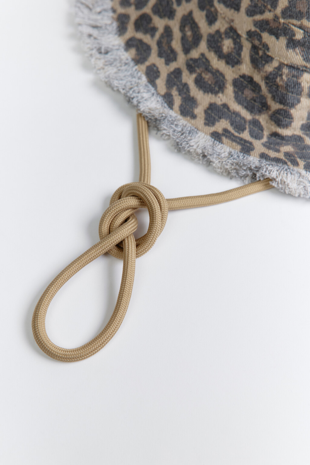 Панама с широкими полями и шнурком - цвет мультиколор - 2