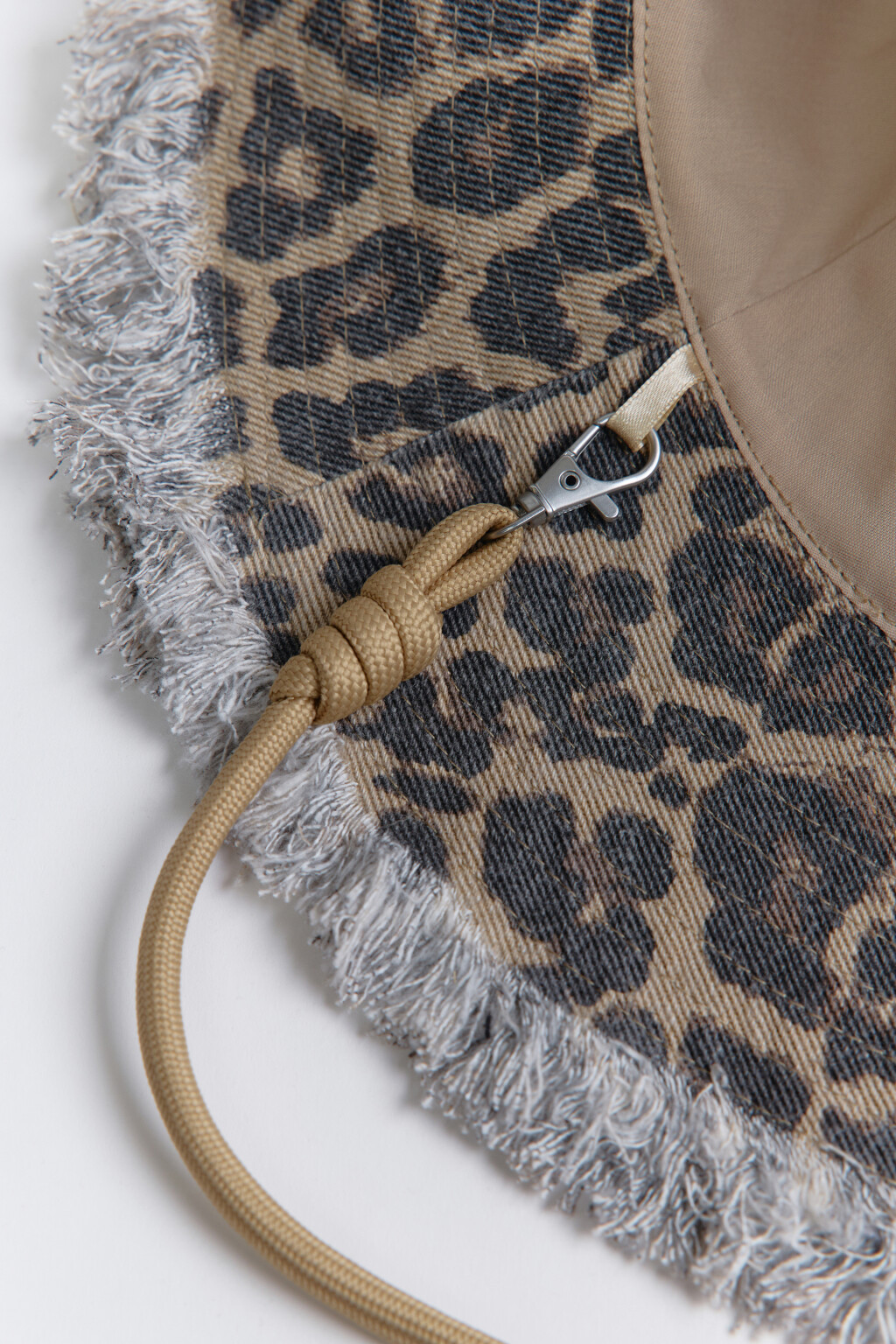 Панама с широкими полями и шнурком - цвет мультиколор - 4