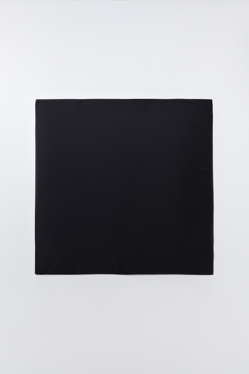 Платок из атласной ткани - цвет черный - 3