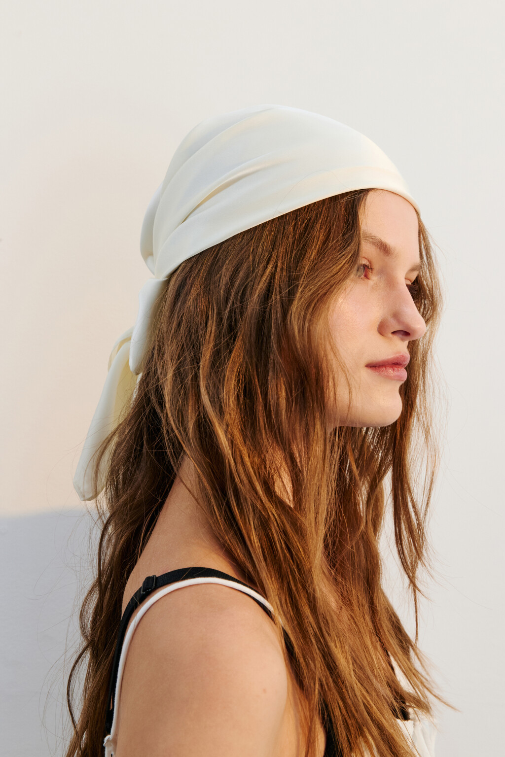 Платок из атласной ткани - цвет молочный - 5