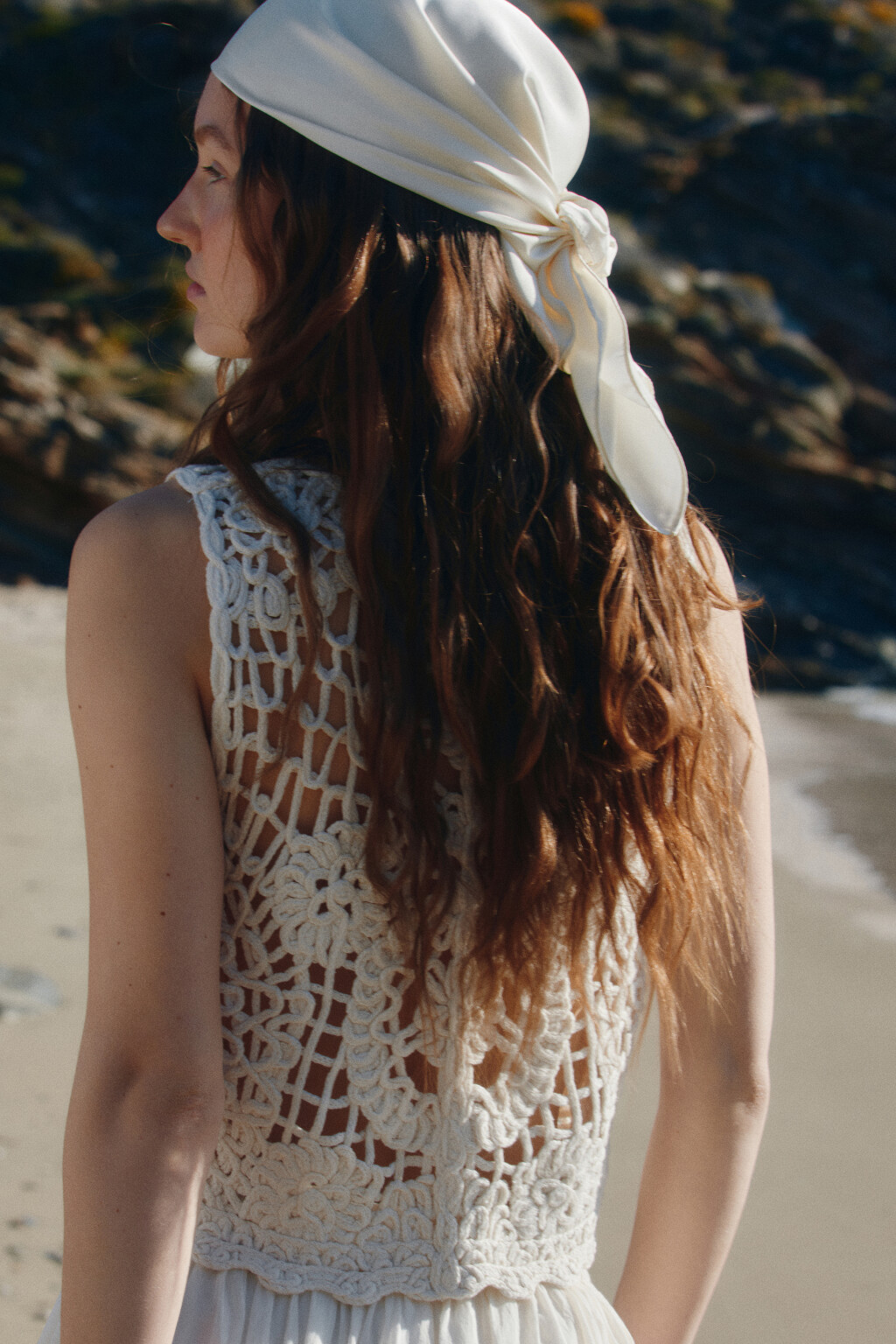 Платок из атласной ткани - цвет молочный - 2