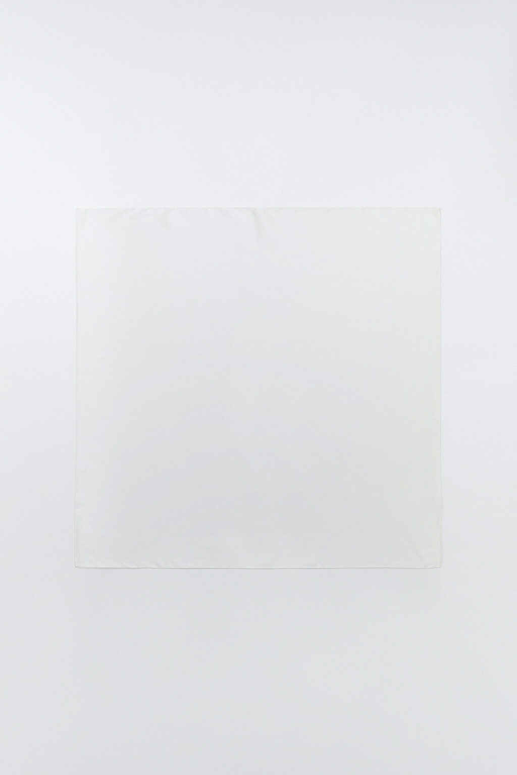 Платок из атласной ткани - цвет молочный - 7