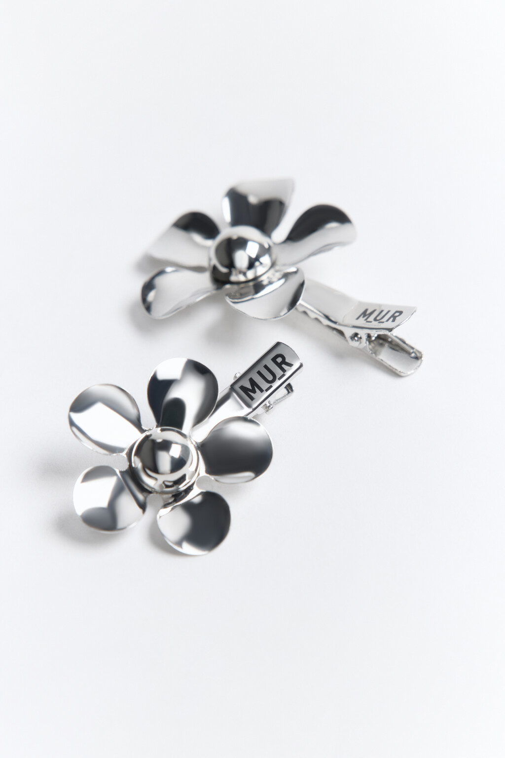 Заколка-зажим с цветком (2 штуки) - цвет серый - 2