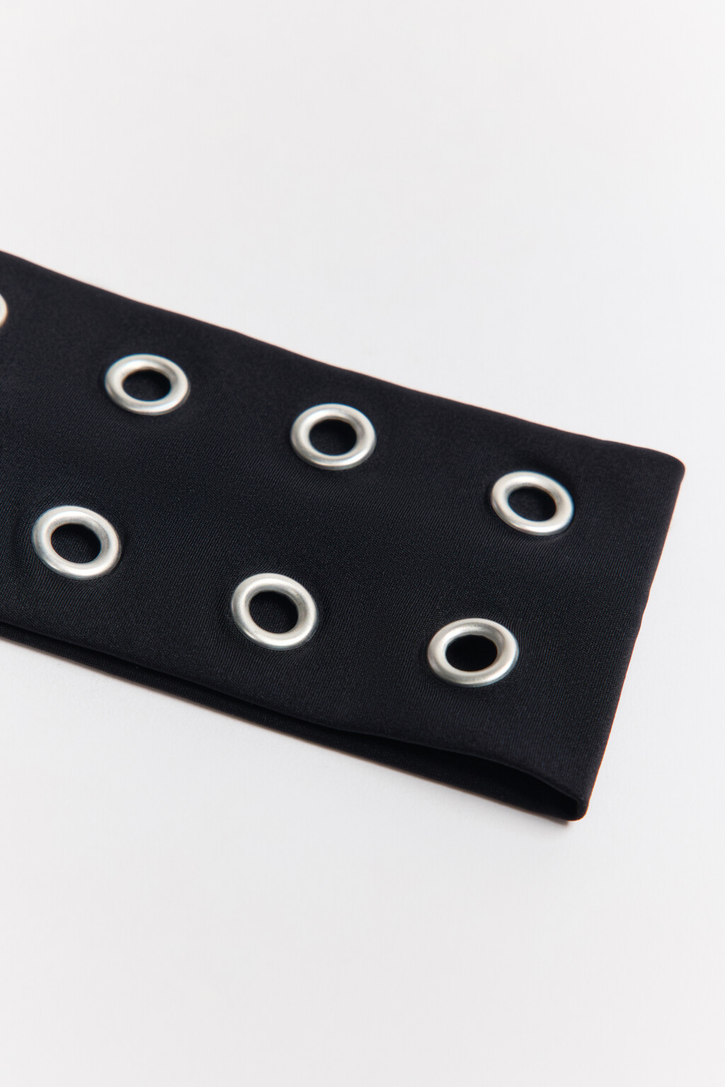 Повязка на голову с металлическими люверсами - цвет черный - 4