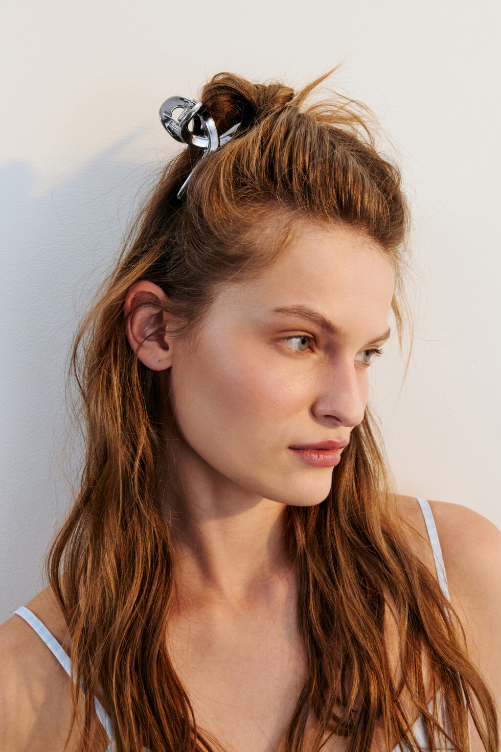 Заколка-краб серебристая - цвет черный - 1