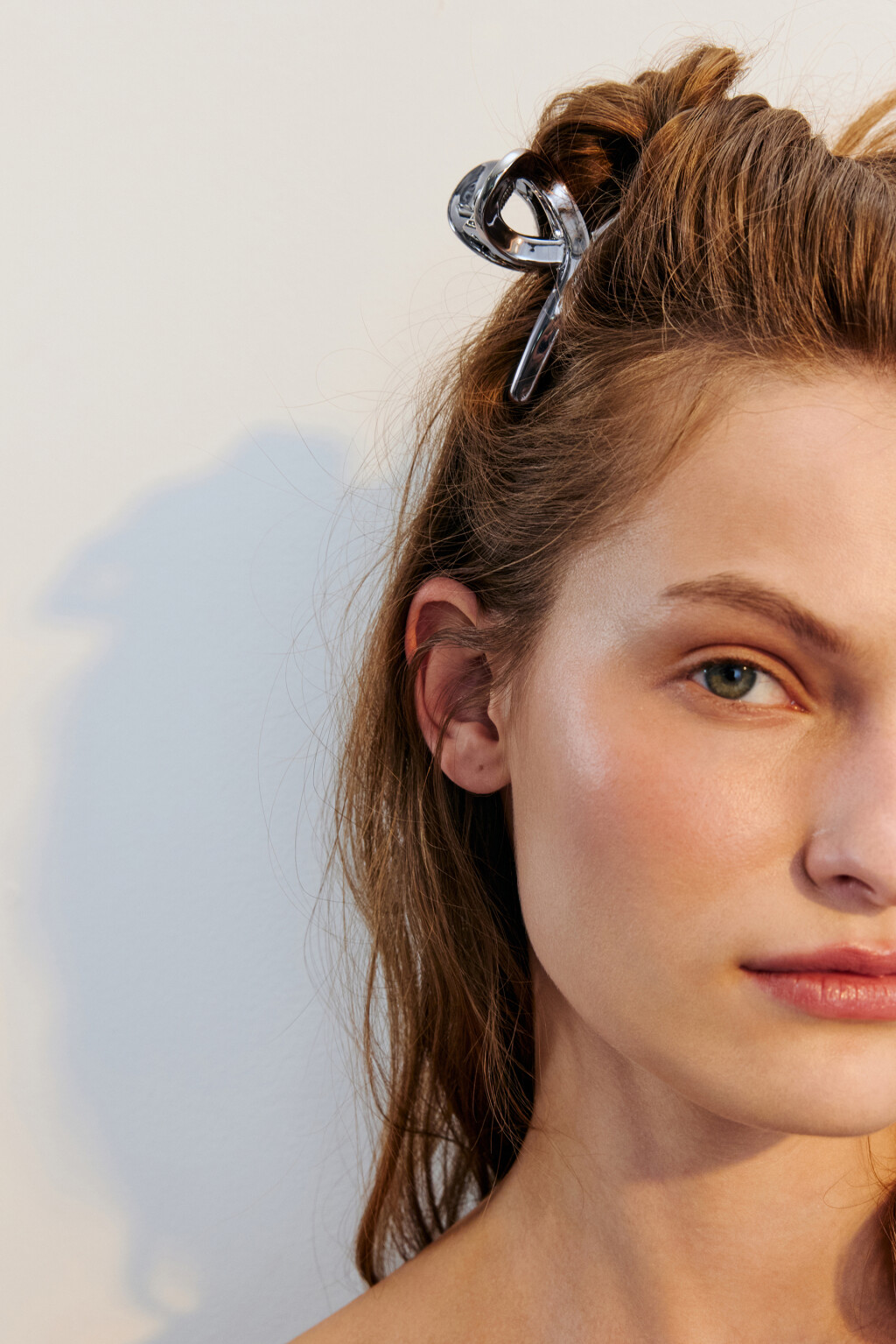 Заколка-краб серебристая - цвет черный - 2