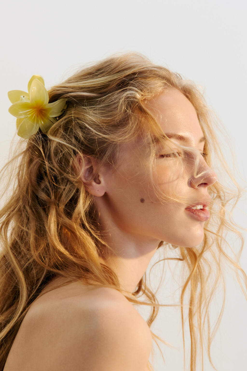 Заколка-краб в виде цветка - цвет белый - 2