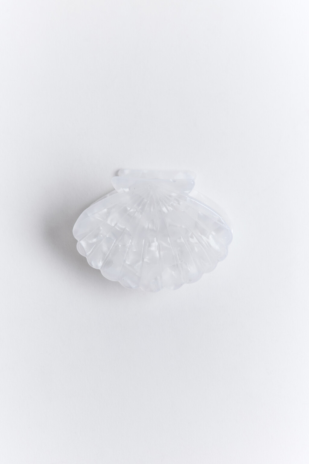 Заколка-краб в виде ракушки - цвет белый - 1