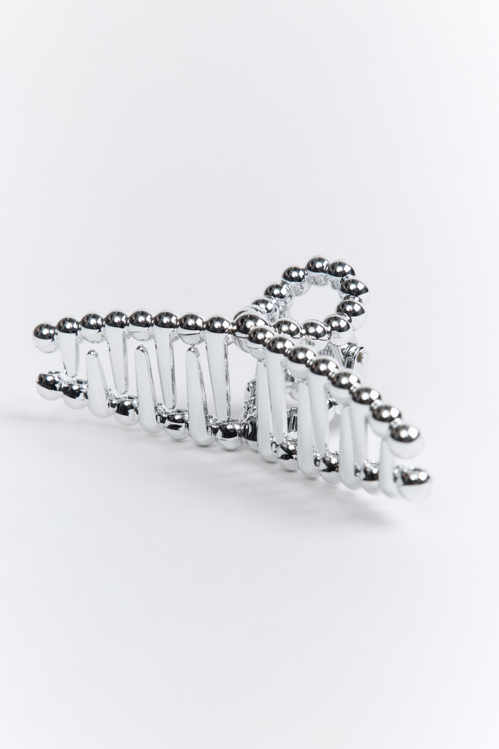 Заколка-краб с серебристыми бусинами - цвет серый - 2