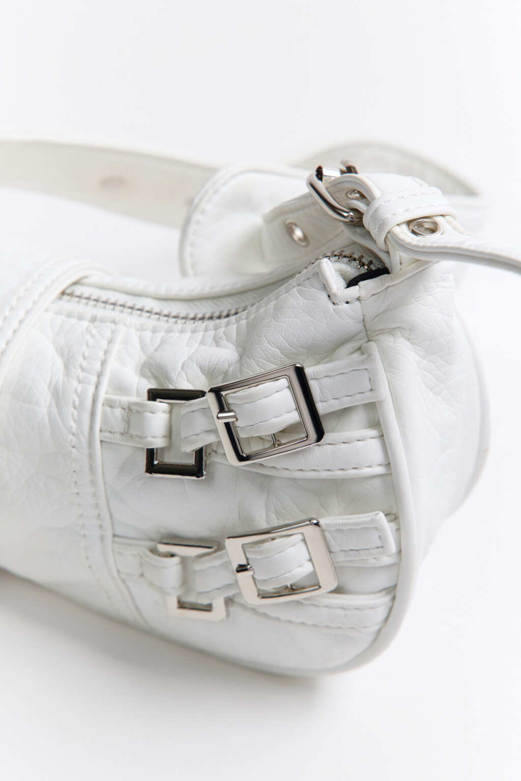 Сумка-багет с ремешками и пряжками - цвет молочный - 6