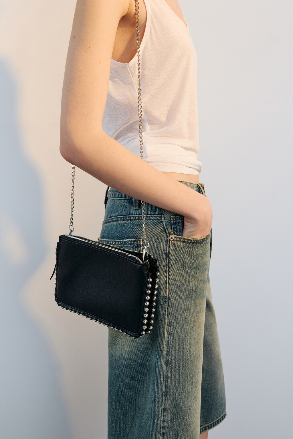 Сумка-клатч на цепочке - цвет черный - 2