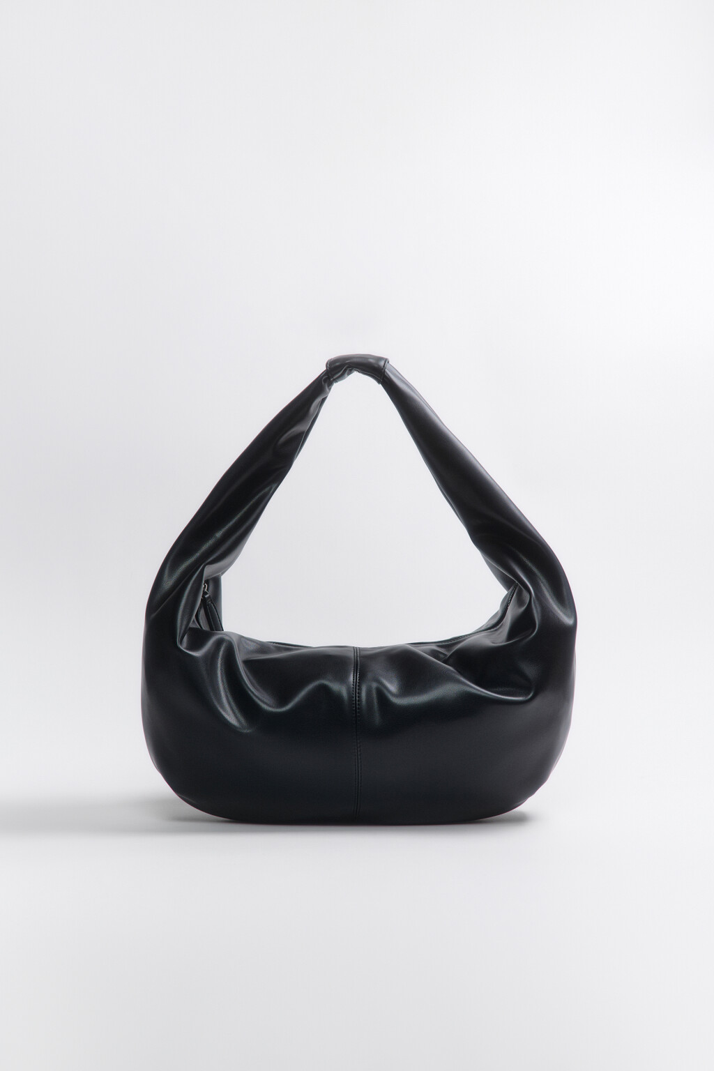 Сумка-хобо с короткой ручкой на плечо - цвет черный - 2
