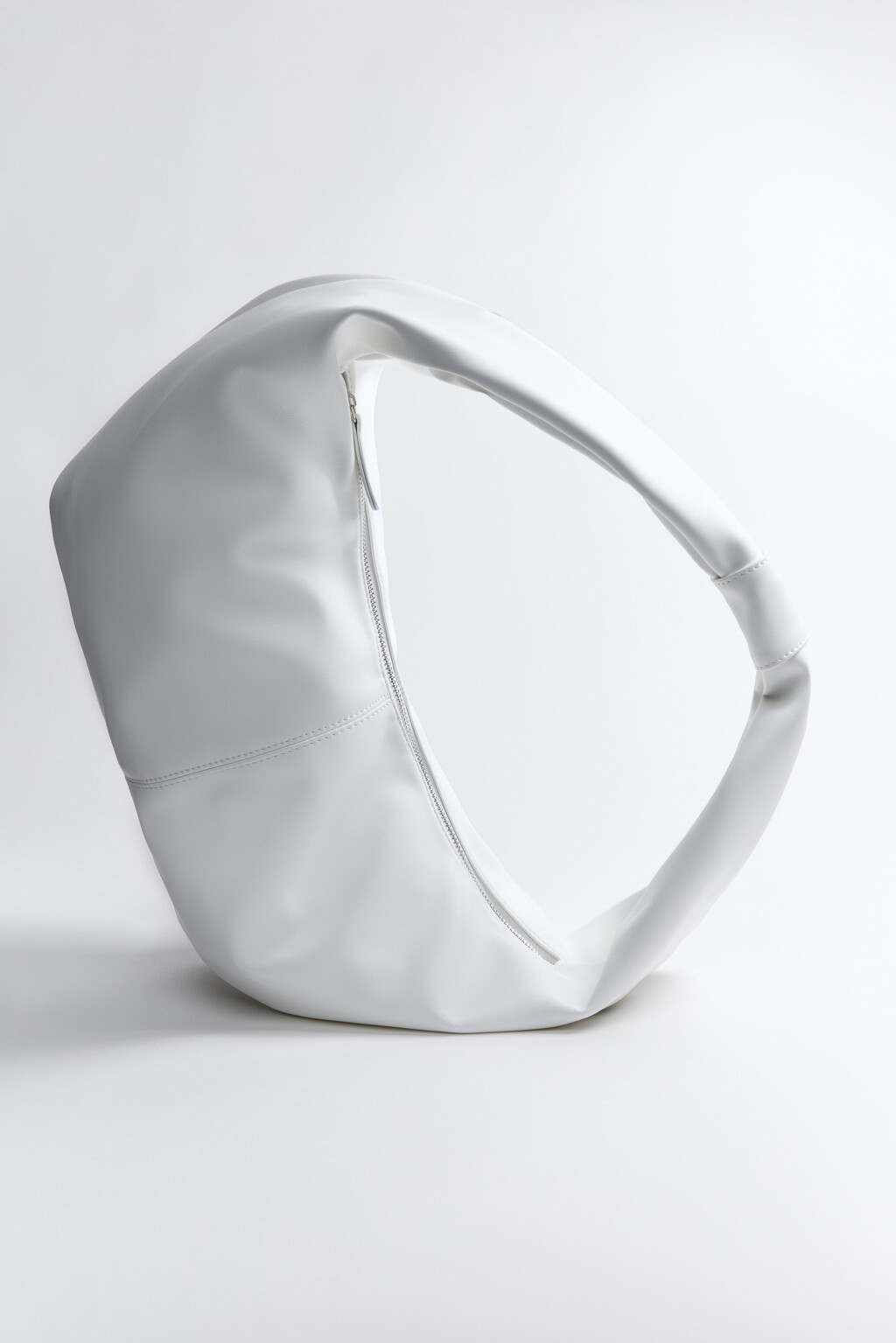 Сумка-хобо с короткой ручкой на плечо - цвет молочный - 3