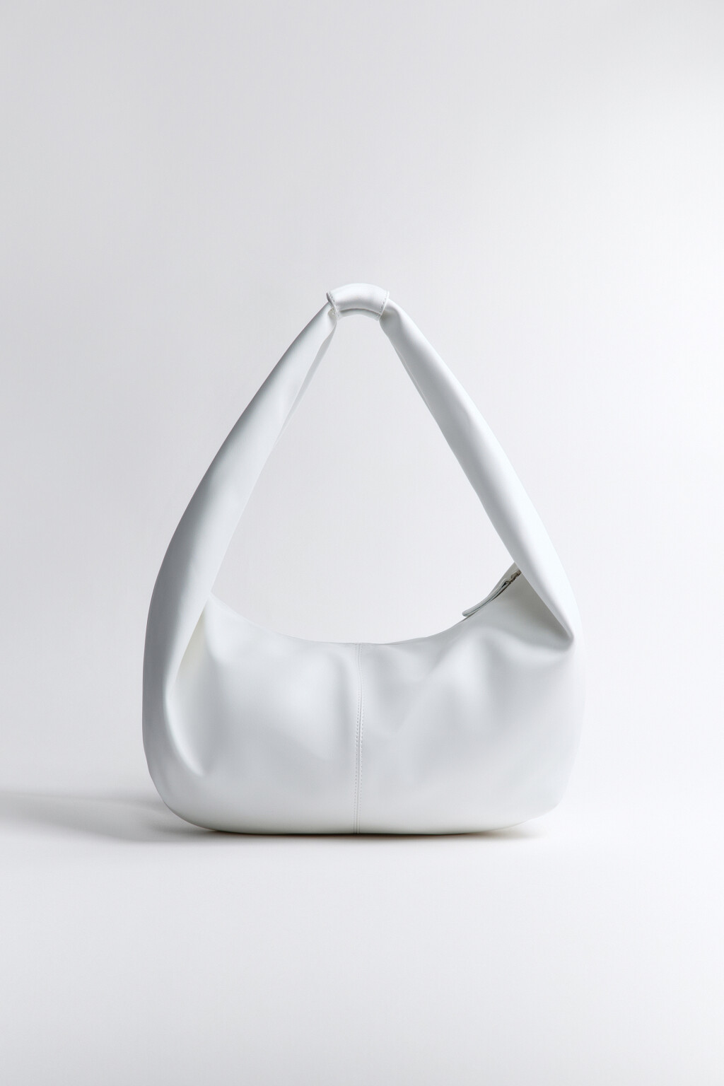 Сумка-хобо с короткой ручкой на плечо - цвет молочный - 4