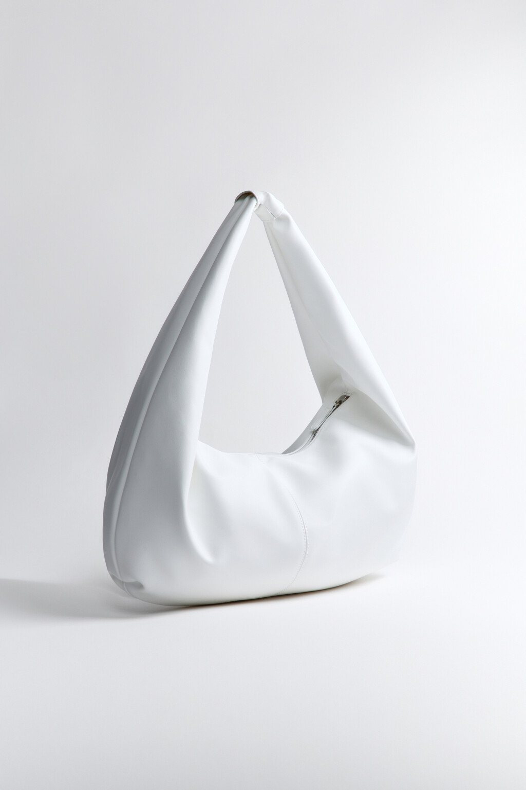 Сумка-хобо с короткой ручкой на плечо - цвет молочный - 5