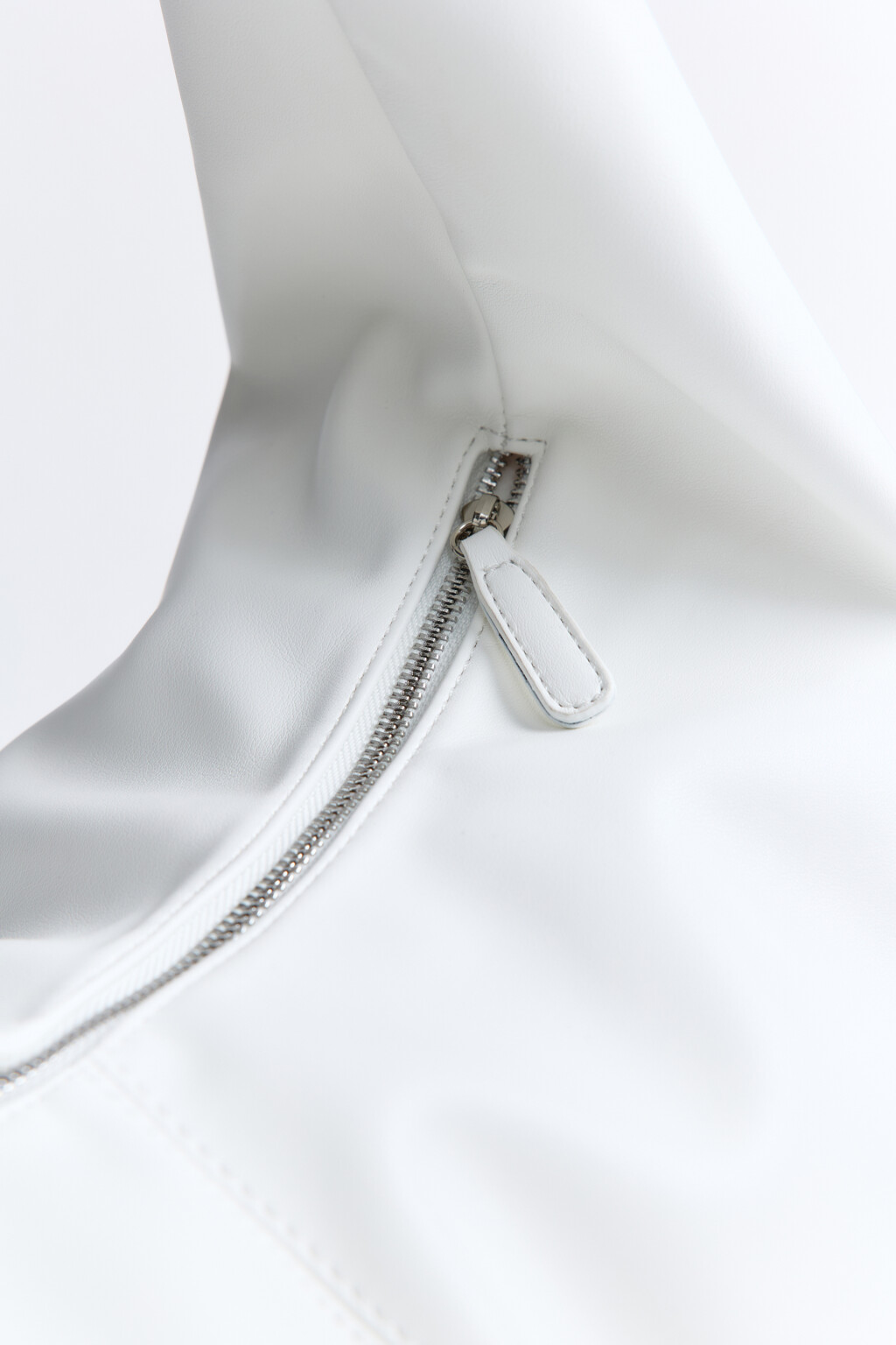 Сумка-хобо с короткой ручкой на плечо - цвет молочный - 7