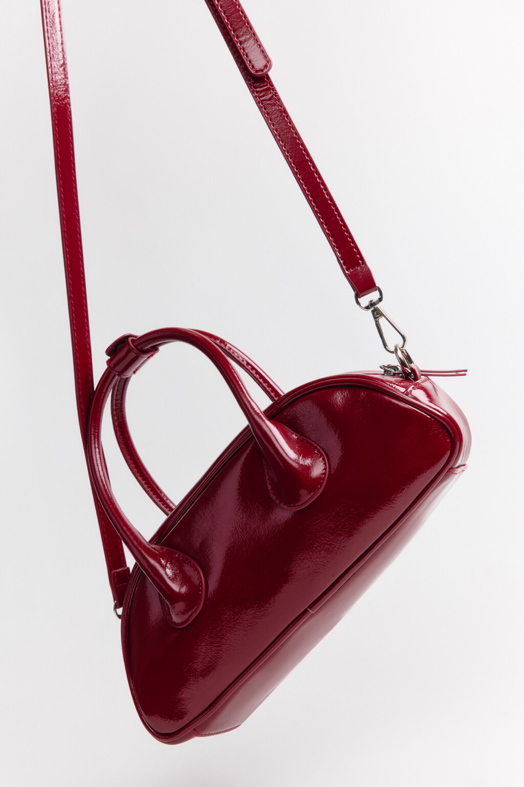 Сумка-багет в руку лакированная - цвет красный - 4