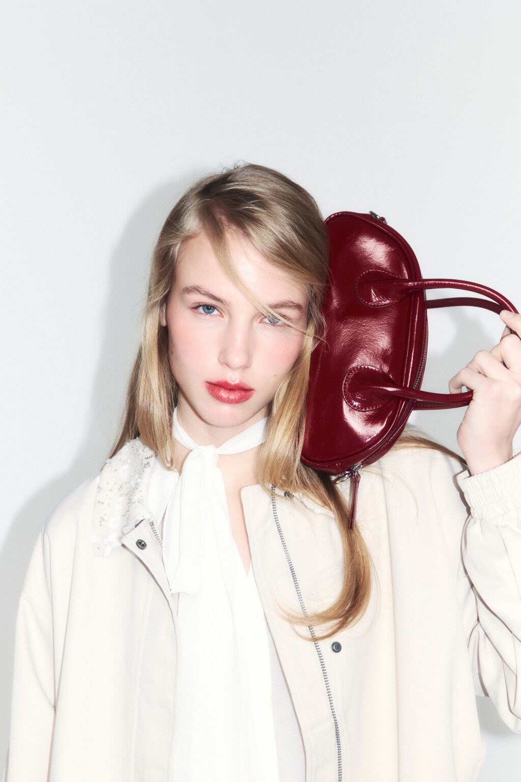 Сумка-багет в руку лакированная - цвет красный - 1