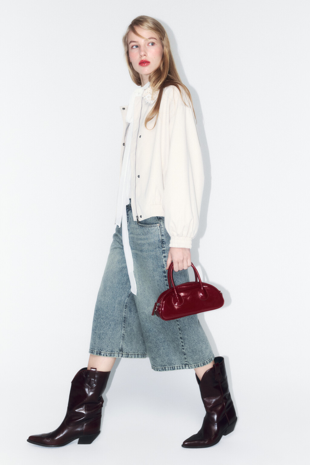 Сумка-багет в руку лакированная - цвет красный - 2