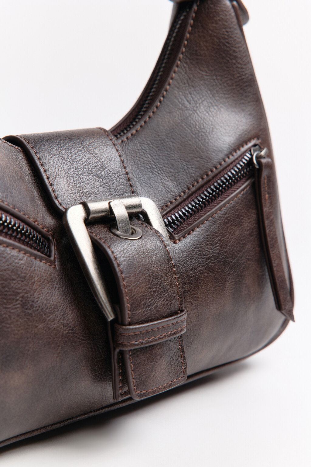 Сумка-багет с пряжкой - цвет коричневый - 7