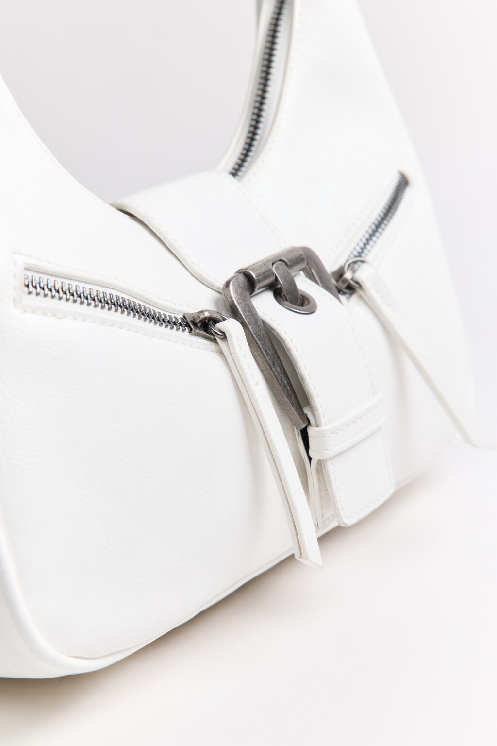 Сумка-багет с пряжкой - цвет молочный - 8
