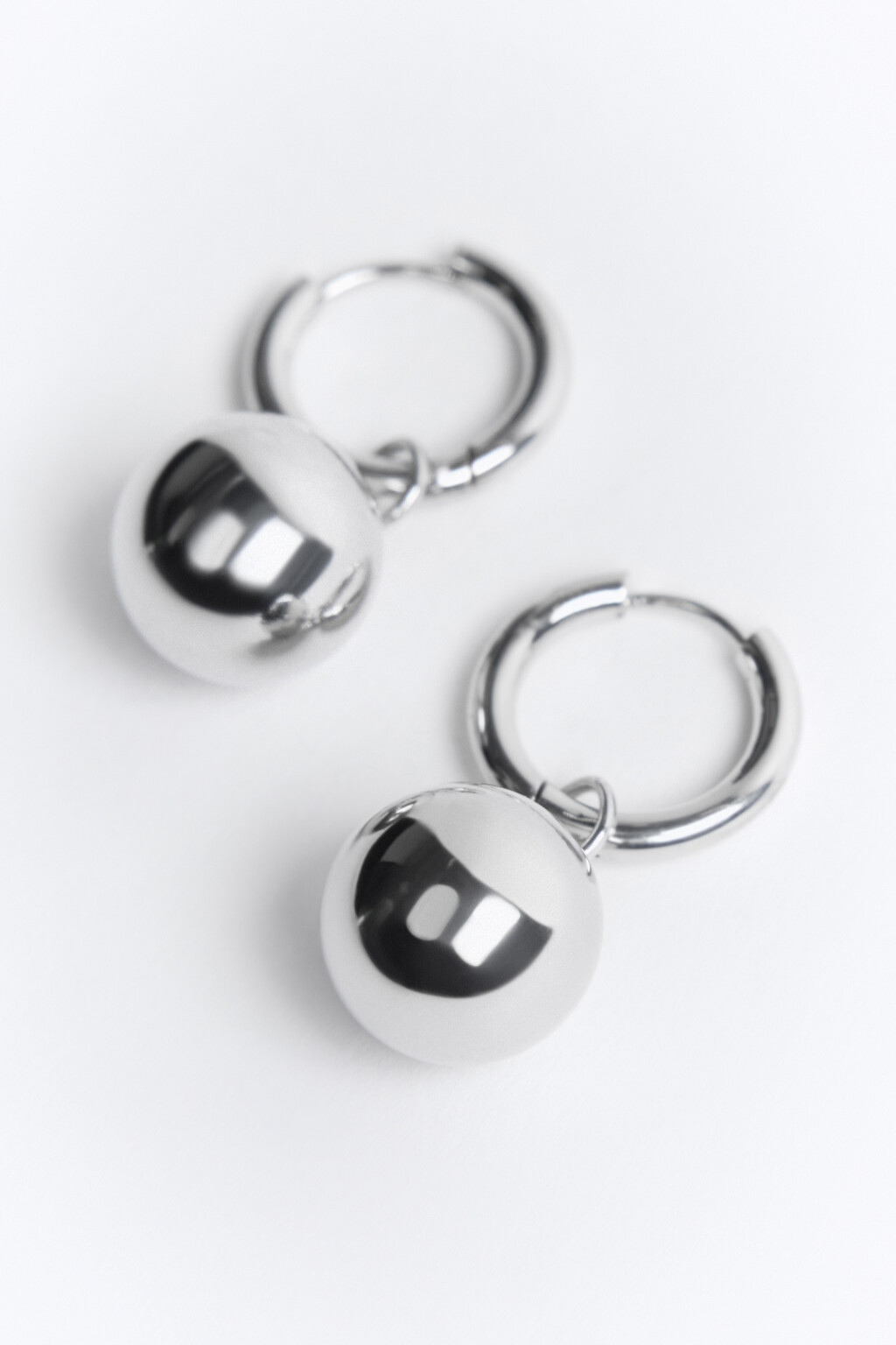 Серьги с подвесками-шариками - цвет серый - 1