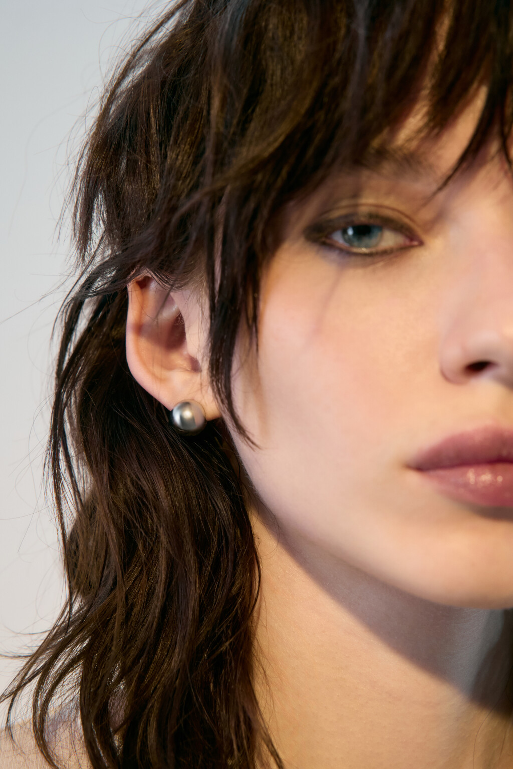 Серьги серебристые в виде сферы - цвет серый - 1