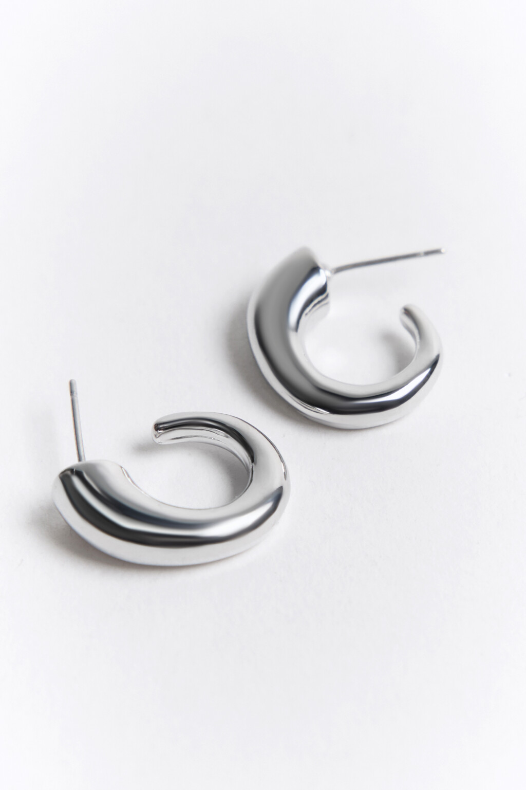 Серьги-гвоздики абстрактные - цвет серый - 2