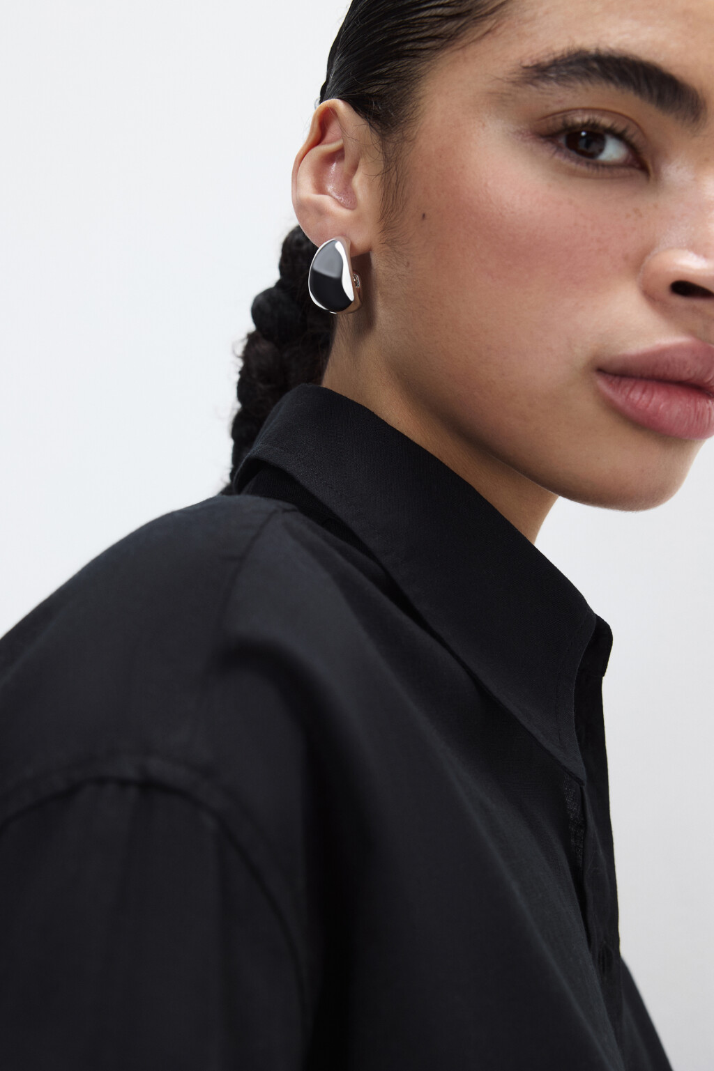 Серьги-гвоздики объемные серебристые - цвет серый - 1