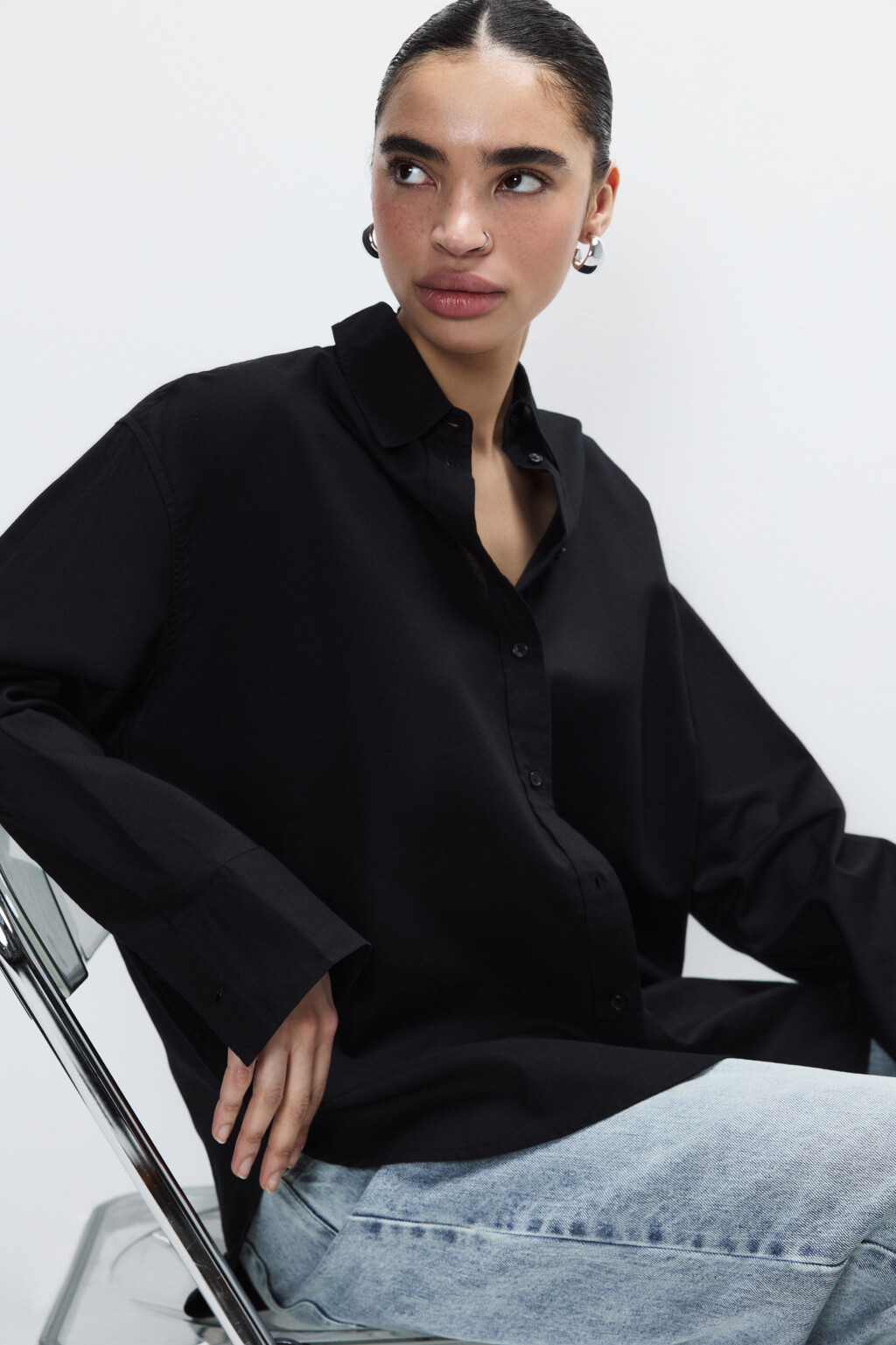 Серьги-гвоздики объемные серебристые - цвет серый - 2