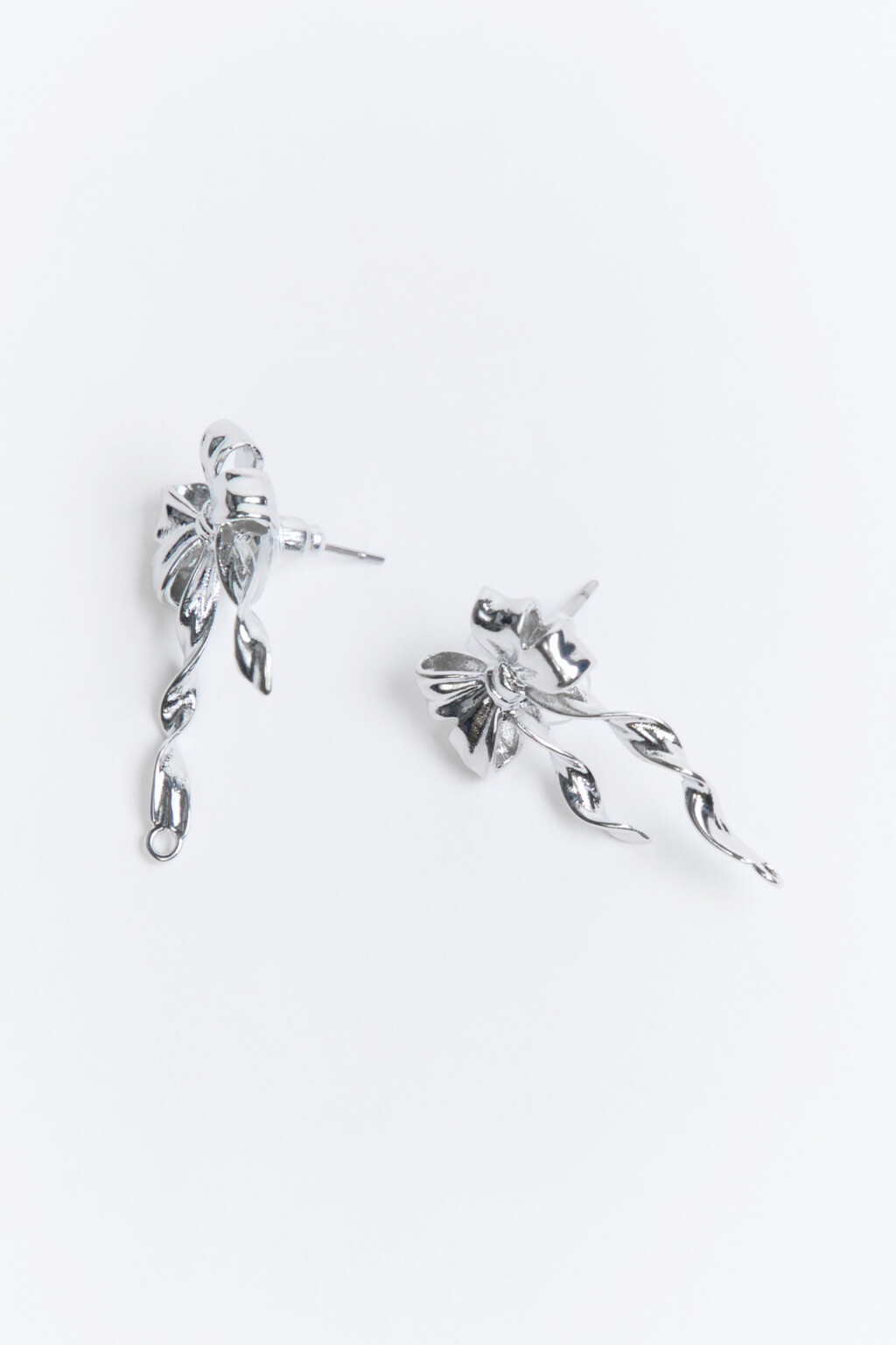 Серьги-гвоздики в виде бантов - цвет серый - 2