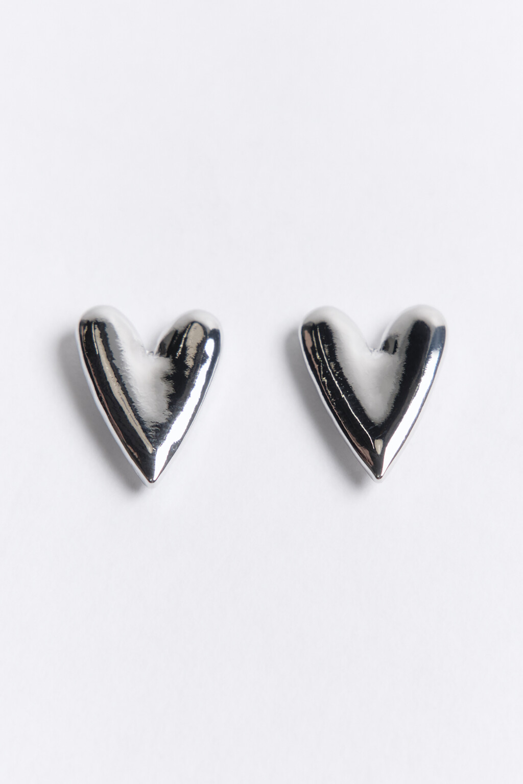 Серьги-сердечки серебристые - цвет серый - 1