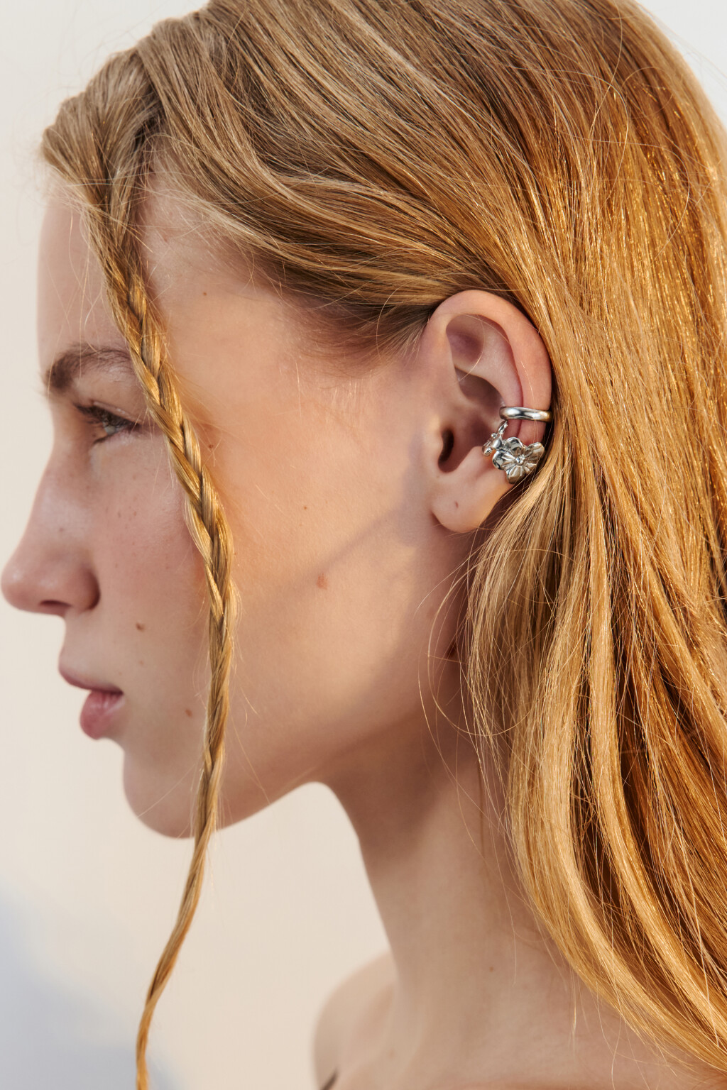 Серьги-каффы серебристые (2 штуки) - цвет серый - 1